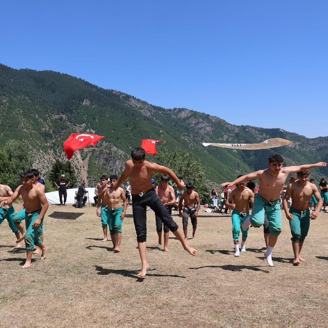 Artvin'de karakucak güreşleri düzenlendi