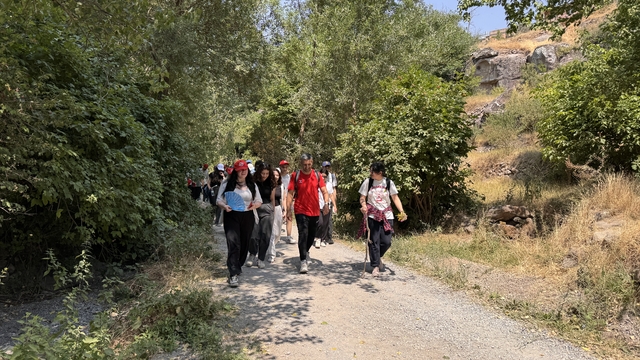 Melikgazi Belediyesi, gençleri "Koramaz Vadisi Doğa Yürüyüşü"nde buluşturdu