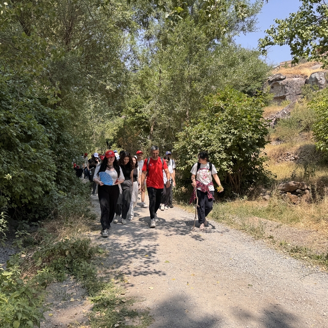 Melikgazi Belediyesi, gençleri "Koramaz Vadisi Doğa Yürüyüşü"nde buluşturdu