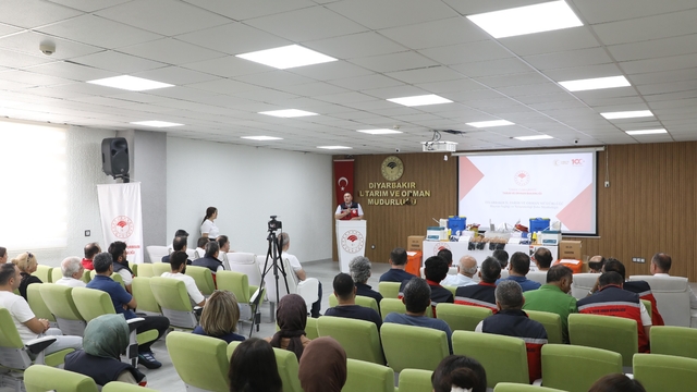 Diyarbakır'da veterinerlik ekipmanları dağıtıldı