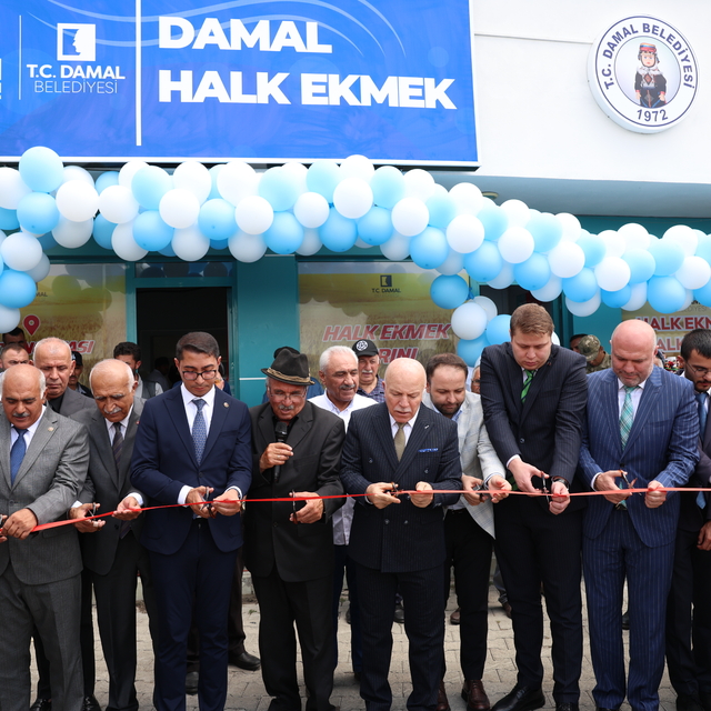 Ardahan'ın Damal ilçesinde Erzurum Büyükşehir Belediyesince halk ekmek fırı...