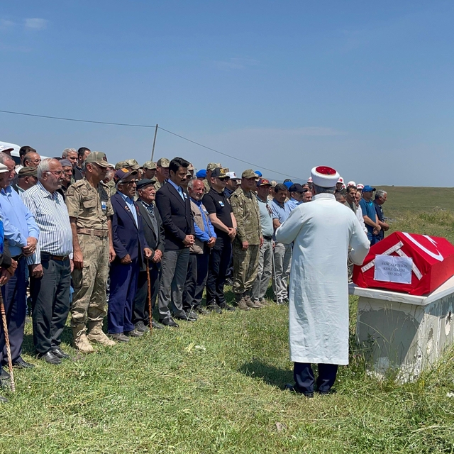 Kore gazisi Faik Alptekin, Ardahan'da son yolculuğuna uğurlandı