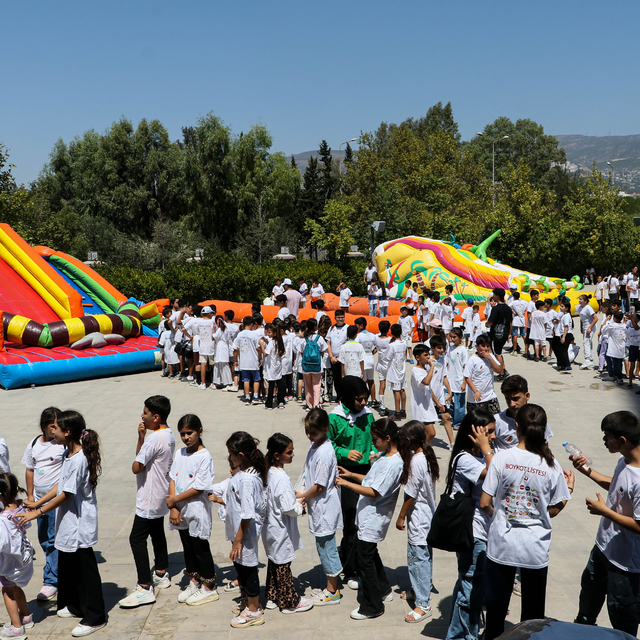 TÜGVA İzmir'de yaz okullarının kapanışı yapıldı