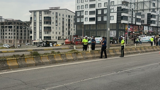 Bitlis'te yol çalışmasında doğal gaz borusu delindi