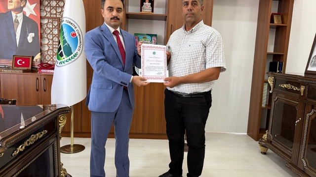 Gaziantep'te orman yangınında gönüllü olarak çalışan operatöre teşekkür belgesi