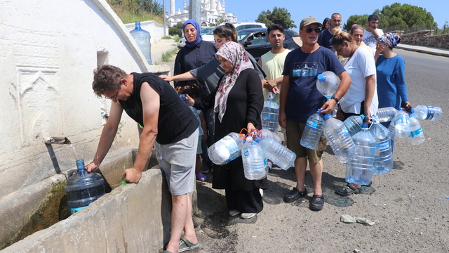 Tekirdağ'da vatandaşlar yaşanan su kesintilerine kalıcı çözüm bekliyor