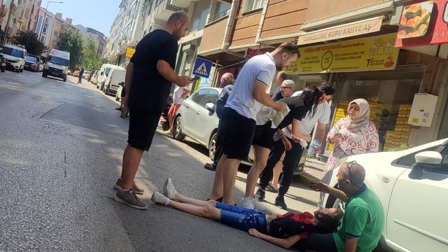 Motosiklet yayaya çarptı: 2 yaralı