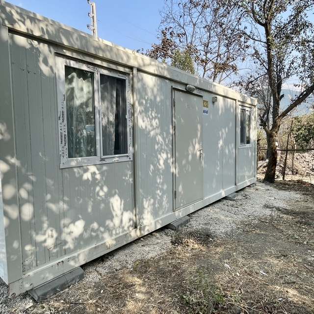 Karabük'te konutları zarar gören ailelere konteyner evler teslim ediliyor