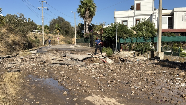 Bodrum'da içme suyu isale hattı patladı