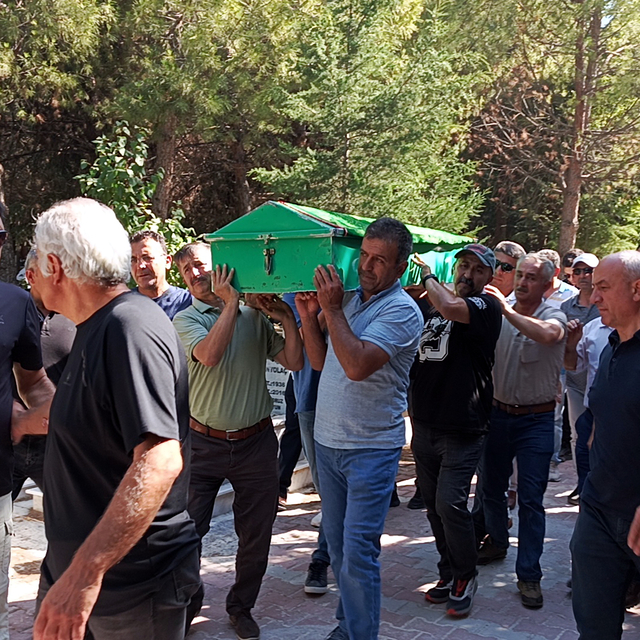 Savrulan otomobilin çarptığı Arda öldü (2)