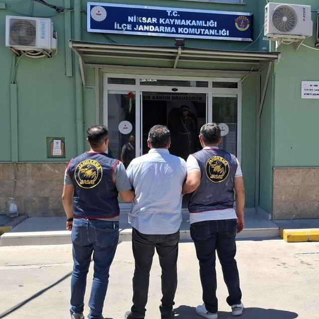 Tokat'ta hakkında 25 yıl hapis cezası bulunan kişi jandarma ekiplerince yak...