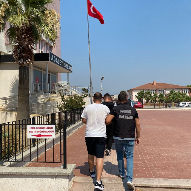 Balıkesir'deki uyuşturucu operasyonunda 3 kişi yakalandı