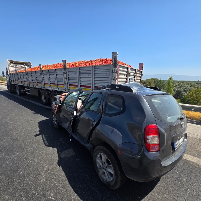 TÜLOF Başkanı ve eski CHP milletvekili Demir, kazada yaralandı