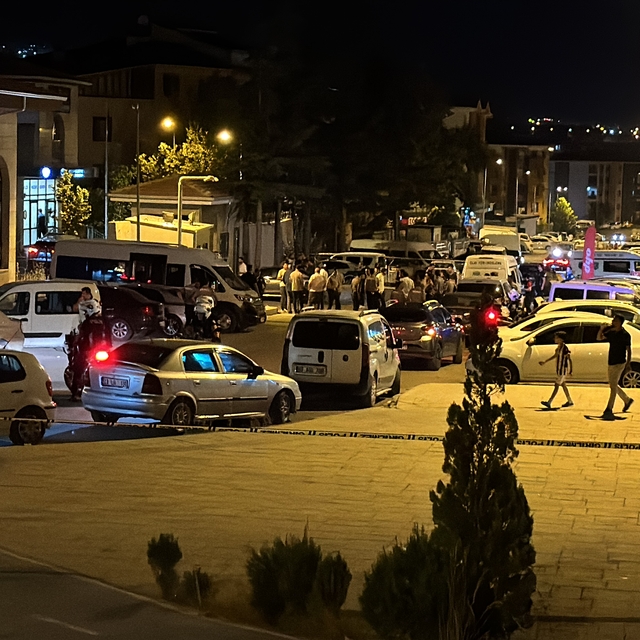 Elazığ'da iki aile arasında çıkan bıçaklı kavgada 1'i ağır 3 kişi yaralandı