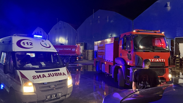 Düzce'de otomotiv yedek parça fabrikasında çıkan yangın söndürüldü