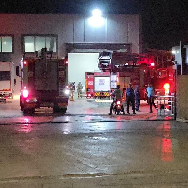 Bursa'da tekstil fabrikasının depo kısmında çıkan yangın söndürüldü