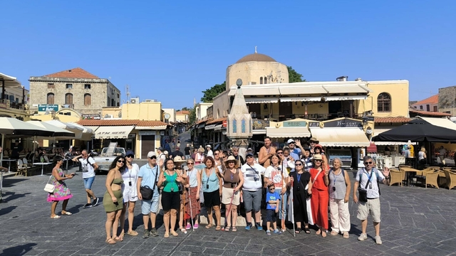 Yunan adalarını gezen görme engelliler, ilk kez yurt dışında tatil yaptı