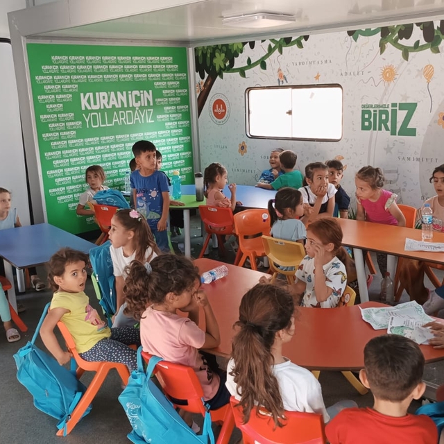 Mobil Kur'an kursu Adıyaman'da çocuklarla buluştu