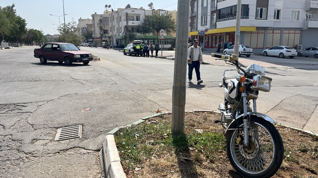 Kilis'te otomobille motosikletin çarpıştığı kazada 2 kişi yaralandı