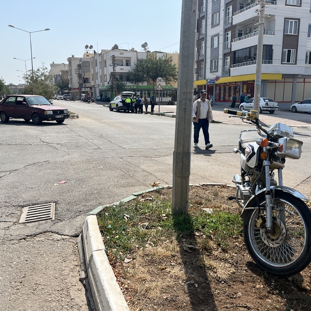 Kilis'te otomobille motosikletin çarpıştığı kazada 2 kişi yaralandı