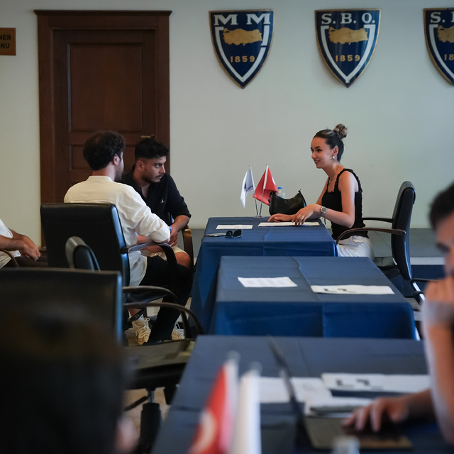 Uzmanlar, YKS tercih sürecinde üniversite ve mesleklerin çok yönlü araştırı...