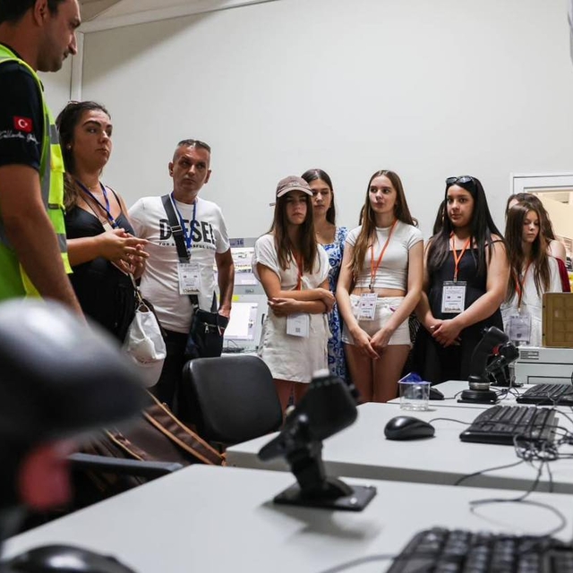 Edirne'deki yaz kampına katılan Balkanlı öğrenciler BAYKAR tesisini ziyaret...