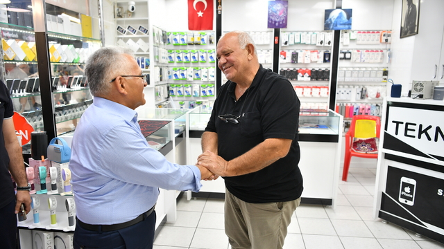 Başkan Büyükkılıç, Yeraltı Çarşısı'nda vatandaş ve esnafla buluştu