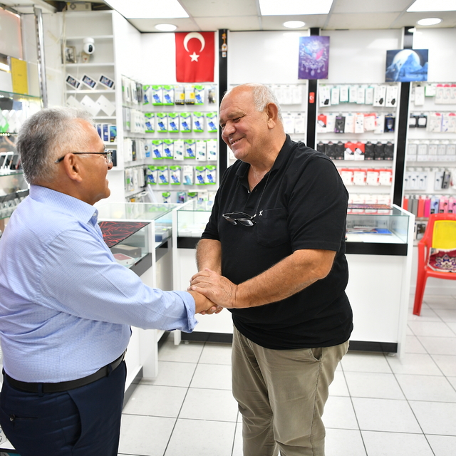 Başkan Büyükkılıç, Yeraltı Çarşısı'nda vatandaş ve esnafla buluştu