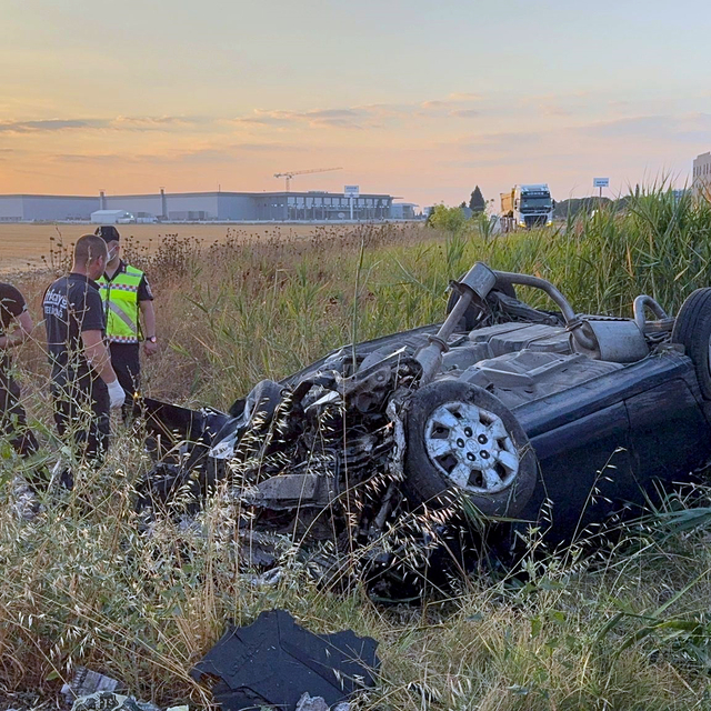 Tekirdağ'da otomobil menfeze çarparak takla attı: 2 ölü