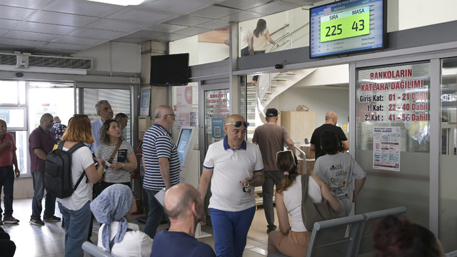 Eski tip sürücü belgelerinin yenilenmesi için verilen süre yarın sona eriyor