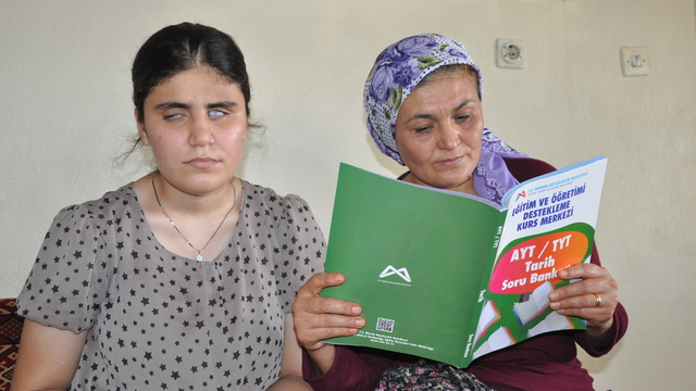 Görme engelli Nazalin'in okuma azmi üniversite sınavında başarı getirdi