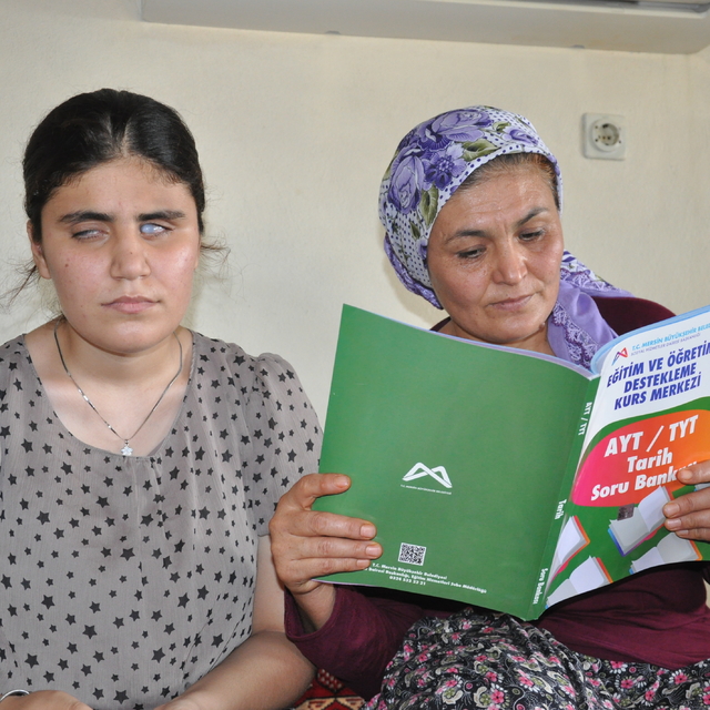 Görme engelli Nazalin'in okuma azmi üniversite sınavında başarı getirdi