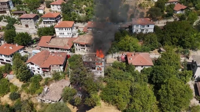Safranbolu'da 2 katlı tarihi konak yandı