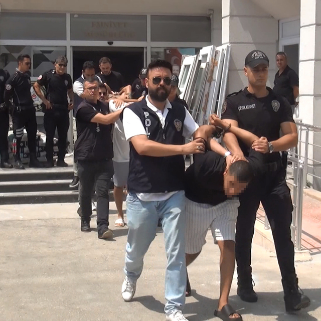 Mersin'de anne-kız cinayetine 4 gözaltı