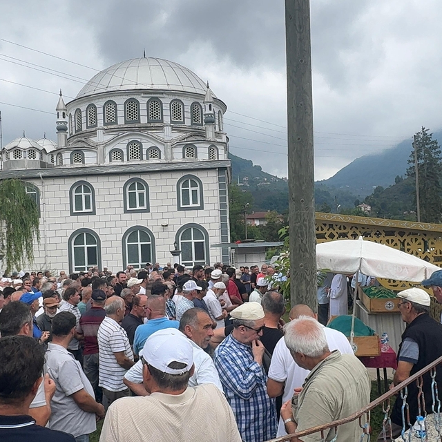 Giresun'da yayladaki silahlı kavgada hayatını kaybeden karı kocanın cenazes...