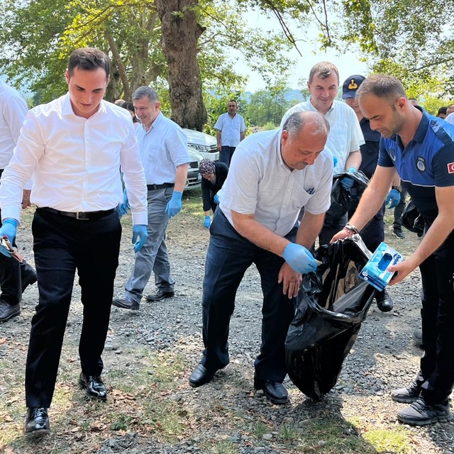 Salıpazarı'nda yangın riskine karşı piknik alanında temizlik seferberliği