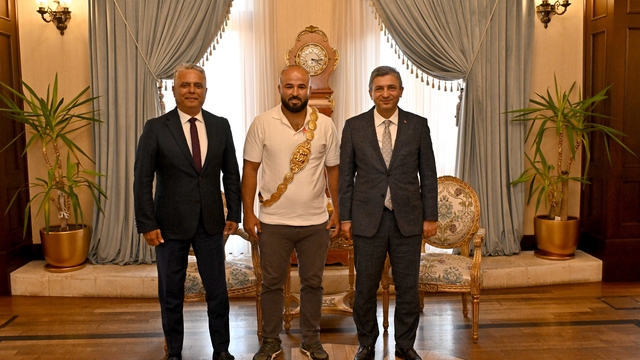 Kırkpınar Başpehlivanı Orhan Okulu, Vali Şahin'i ziyaret etti