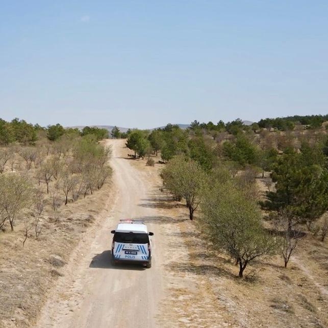 Kırşehir polisi "Kendine bir iyilik yap, ormanı koru" sloganıyla ormanlık a...