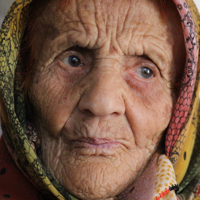 Ispartalı asırlık çınar Hatice nine yıllara meydan okuyor