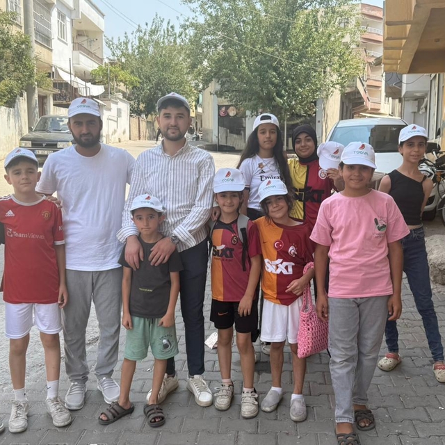 Çermik'te TÜGVA gönüllüsü çocuklar hayvanlar için atıktan suluk yaptı