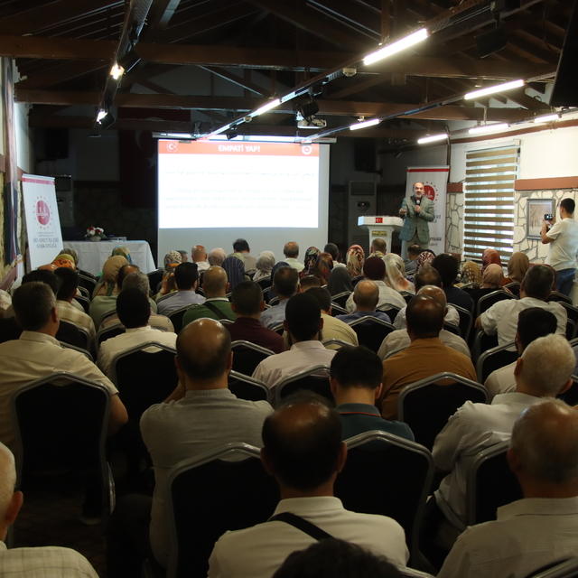 Kırklareli'nde "Bir Yetime Aile Olmak" konferansı düzenlendi