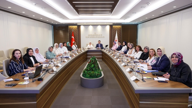Bakanlar Göktaş ve Kurum, kadın belediye başkanlarıyla toplantı yaptı