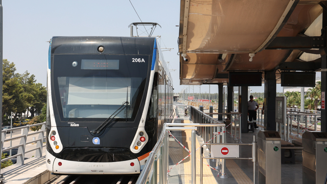 Antalya Havalimanı'nda gelen yolcu durağı hizmete açıldı