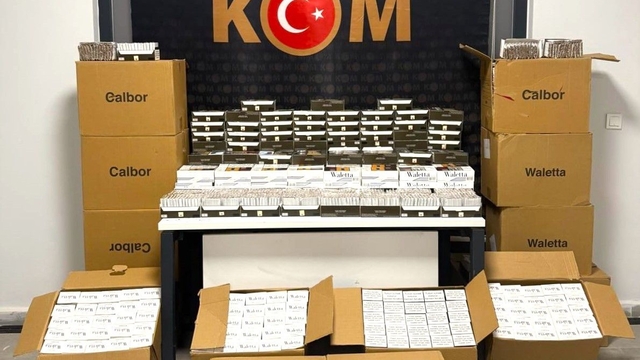 Durdurulan kamyonette 150 bin dolu makaron ele geçirildi; 1 gözaltı
