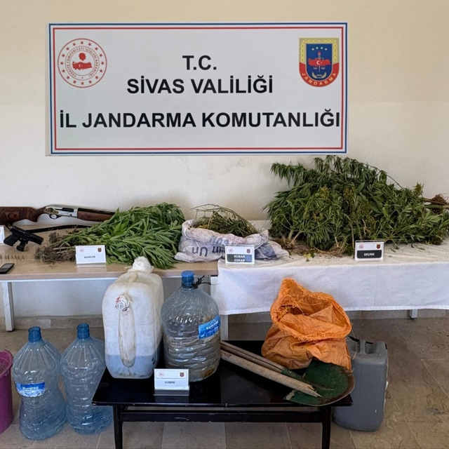 Sivas'ta uyuşturucu operasyonunda 3 kişi tutuklandı