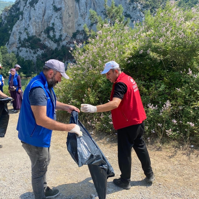 Bafra'da orman yangını riskine karşı doğa temizliği yapıldı