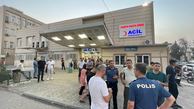 Şanlıurfa'da hastanede bıçaklı saldırıya uğrayan başhekim yardımcısı ve güvenlik görevlisi yaralandı