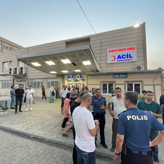 Şanlıurfa'da hastanede bıçaklı saldırıya uğrayan başhekim yardımcısı ve güv...