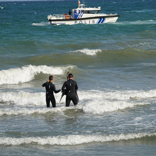 Tekirdağ'da boğulma tehlikesi geçiren genç kurtarıldı, arkadaşı aranıyor