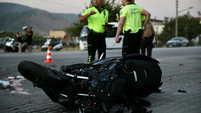 Fethiye'de hafif ticari araçla çarpışan motosikletin sürücüsü öldü